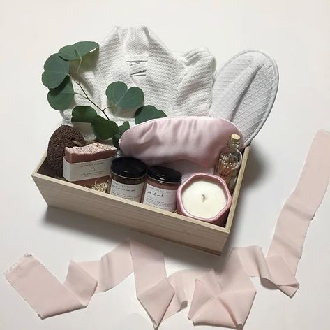 Spa Hamper Ideas, Sleep Box Gift, Robe And Slippers Gift Basket, Sleep Gift Basket Ideas, Soap Hampers, Handmade Gifts For Men, Spa Gift Basket, Christmas Hamper, Beautiful Wedding Decorations