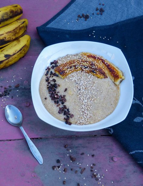 Königliches Inka-Frühstück: Amaranth-Porridge mit Sesam und karamellisierter Banane Amaranth Porridge, Amaranth, Breakfast Ideas, Acai Bowl, Peru, Clean Eating, Low Carb, Dessert, Bowl