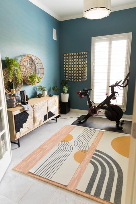 Peloton workout room ideas Peloton Room Ideas Office, Yoga Guest Room, Small Yoga Room, Peloton Room Ideas, Small Workout Room, Peloton Room, Workout Room Ideas Home, Workout Room Decor, Home Yoga Room