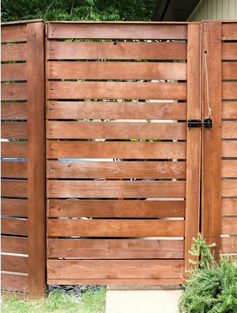 Fashionable fences: Horizontal slat fences create an outdoor optical illusion that makes gardens look larger and airier (searches for “horizontal fence” +333%) Pagar Modern, Horizontal Slat Fence, Wood Fence Gates, Diy Privacy Fence, Wood Fence Design, Fence Gate Design, Wooden Gate, Fence Doors, Privacy Fence Designs