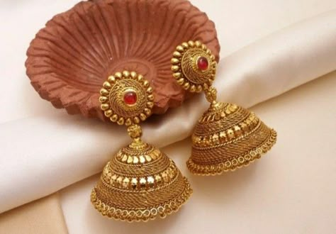 Buttalu Earrings Gold Bridal, Jhumki Designs Gold, Gold Earrings Designs For Wedding, Cravings Chart, Jhumki Earrings Gold, Latest Gold Earrings, Gold Jwellary, Gold Jhumkas, Maharashtrian Jewellery