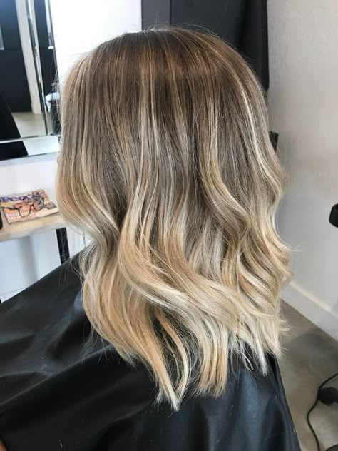 Baylage Ombre, Kadeřnické Trendy, Blond Balayage, Ombre Hair Blonde, Beautiful Haircuts, Shadow Root, Balayage Blonde, Vlasové Trendy, Haircut Styles