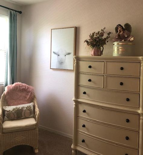 Behr Cameo stone pink paint on walls. Subtle & Sophisticated Pink Paint Colors For Interiors! Cameo Stone Behr, Behr Cameo Stone, Earthy Pink Paint, Pink Paint Color, Blush Pink Paint, Earthy Pink, Sherwin Williams White, Taupe Paint, Pink Paint Colors