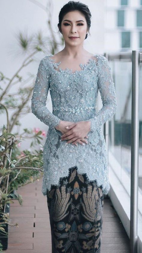 Kebaya Simple, Indonesian Kebaya, Brokat Modern, Model Dress Kebaya, Dress Brokat Modern, Kebaya Lace, Batik Dress Modern, Model Kebaya Modern, Kebaya Wedding