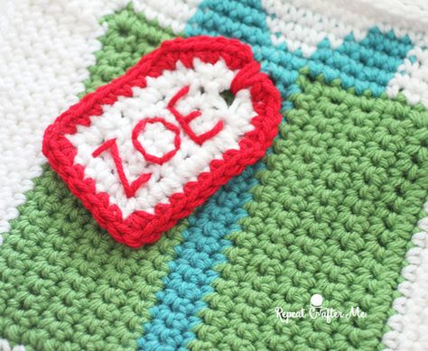 I wanted to add a little personal detail to my Gift Box Granny Square Blanket and this Crochet Gift Tag was the perfect little finishing touch! Such a great way to actually gift this to that special someone. After you crochet the gift tag you can stitch the name on… I lucked out because my … Bernat Super Value Yarn, Crochet Thread Size 10, Repeat Crafter Me, Christmas Ideas Gifts, Crochet Santa, Easy Crochet Projects, Dishcloth Pattern, Crochet Gift, Crochet Blog