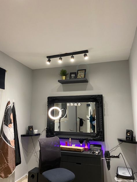 Barber Mirror Ideas, Shed Barbershop Ideas, Barber Setup At Home, Home Barber Shop Ideas, Small Barbershop Design Interior, Barber Setup, Barber Studio Ideas, Home Barbershop, Barbershop Design Interior