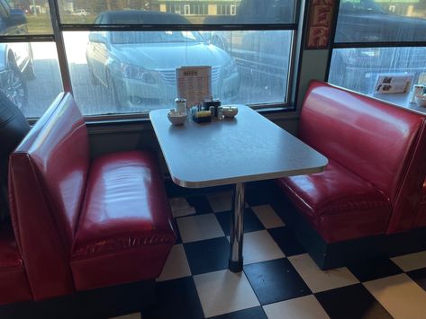 Diner Drawing Reference, Sitting In Diner Booth Reference, Small Town Diner Aesthetic, Diner Reference, 80s Diner, Diner Photography, Restaurant Reference, Diner Background, Cafe Booth