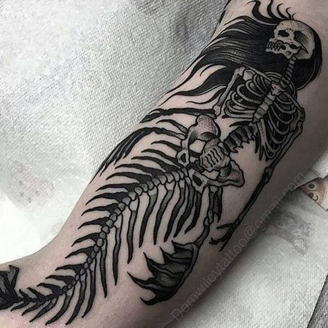 Tropisches Tattoo, La Muerte Tattoo, Tropical Tattoo, Mermaid Skeleton, Skeleton Tattoo, Arte Occulta, Tattoos Mandala, Kunst Tattoos, Skeleton Tattoos