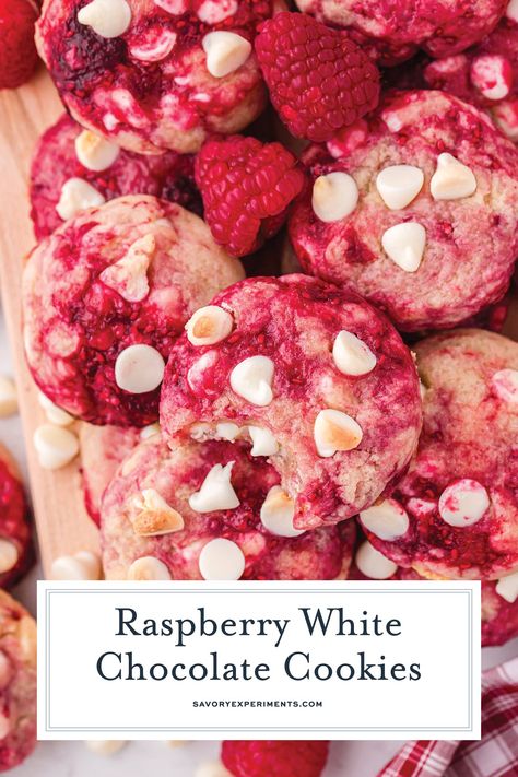 These unique and EASY Raspberry Cookies are dotted with creamy white chocolate and bright, tart raspberries! Super soft and delicious! Cookies Raspberry, Raspberry White Chocolate Cookies, Raspberry Cookie Recipes, Fruity Cookies, Strawberry Shortcake Cookies, Dessert Cravings, Healthy Snack Bars, Thumbprint Cookies Recipe, Chocolate Pairings