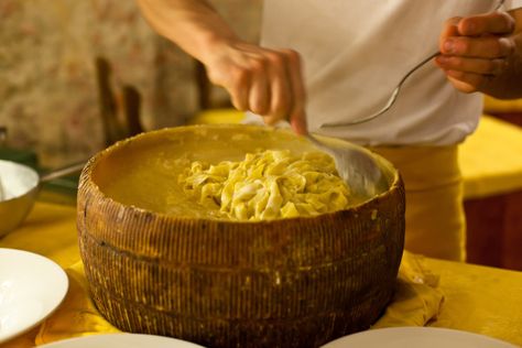 Six facts that explain why a Parmigiano-Reggiano cheese wheel makes a mind-blowing gift for a food lover. Timpano Pasta Dome, Parmesan Wheel, Tartufo Recipe, Cheese Wheel Pasta, Menudo Recipe, Italian Lunch, Cheese Wheel, Pasta Food, Homemade Cheese