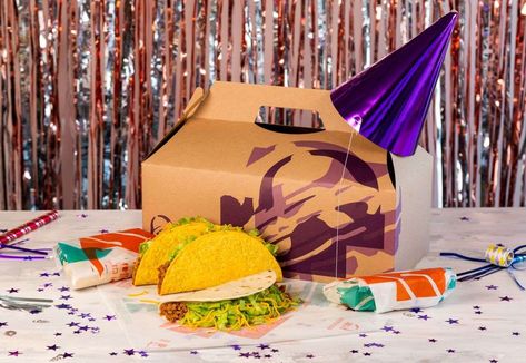 TACO BELL'S NEW CUSTOMIZABLE PARTY PACKS WILL MAKE YOU A HERO AT PARTIES Taco Bell Party Decorations, Taco Bell Themed Birthday Party, Taco Bell Birthday Party, Taco Bell Catering, Taco Bell Birthday, Taco Bell Party, Taco Bell Wedding, Wedding Snacks, Party Box