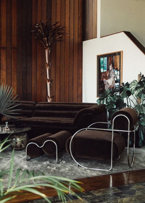 Contemporary Living Room Chairs, 70s Living Room, 70s Furniture, Eclectic Living Room, Brown Interior, Contemporary Living Room, Contemporary Living, Architectural Digest, Tile Design