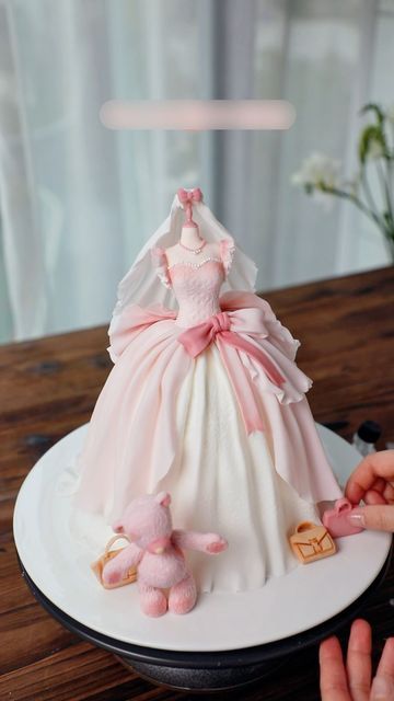 Dress Cakes, Barbie Dress Cake, Cake For Women, Using Fondant, Royal Iced Cookies, Cake Dress, Beautiful Cake Designs, Tasty Dessert, Elegant Birthday Cakes