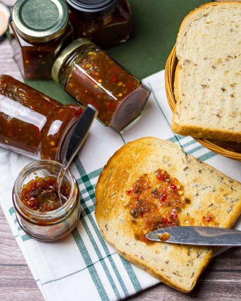 Bell Pepper Chutney, Chilli Chutney Recipes, Capsicum Chutney, Pepper Chutney, Chutney Sauce, Baked Bbq Ribs, Chilli Spice, Savory Jam, Gf Food