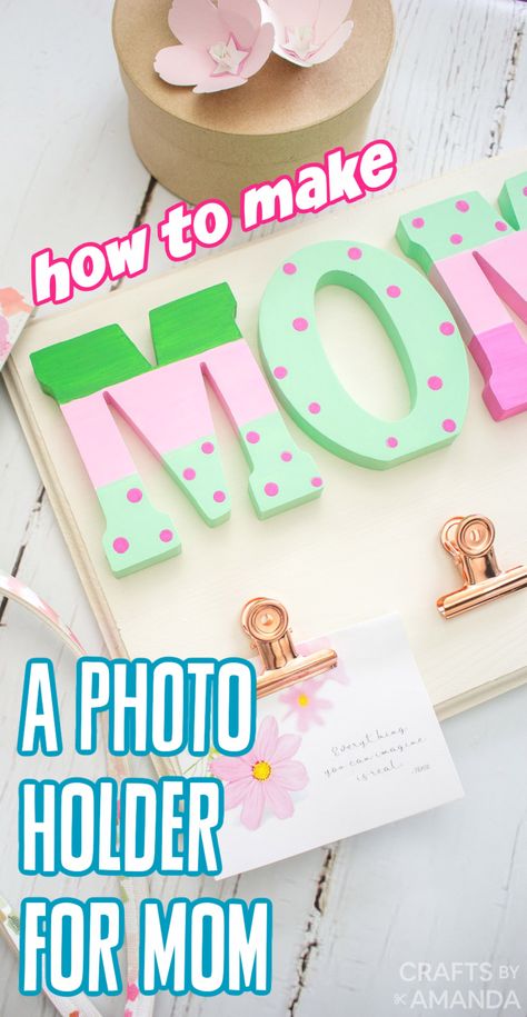 If you are looking for something sentimental to craft up for Mother's Day, this photo holder for Mom is the perfect idea! With it she can hang photos or cards wherever she wants. Homemade Gifts For Mom, Diy Gifts For Mothers, Easy Mother's Day Crafts, Mom Gift Basket, Homemade Mothers Day Gifts, Moms Crafts, Mothers Day Crafts For Kids, Diy Mothers Day Gifts, Mom Diy