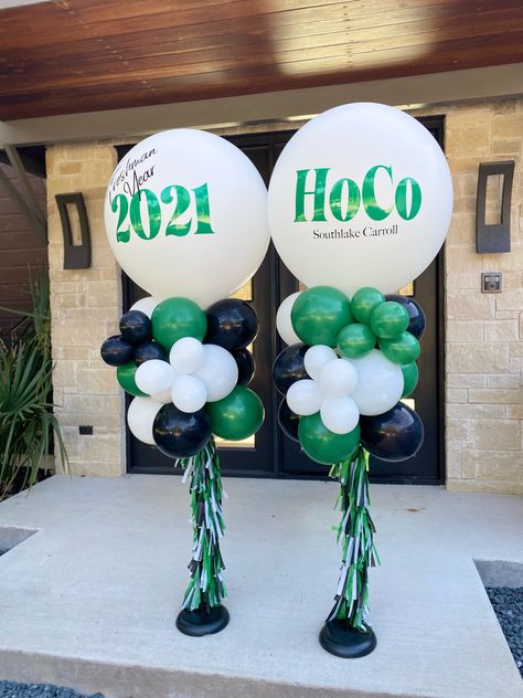 Hoco Balloon Ideas, Homecoming Balloon Ideas, Homecoming Balloons, Hoco Bouquet, Stuco Ideas, Volleyball Party, Homecoming Decorations, Balloon Tower, Football Homecoming