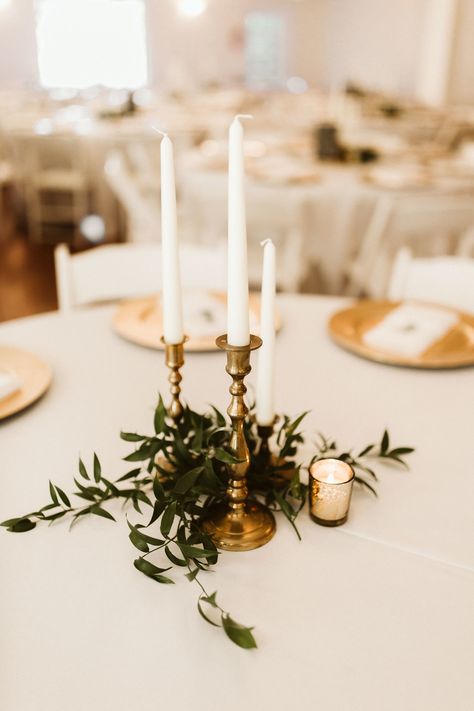 Wedding Minimalist Centerpieces, Wedding Aisle Decoration Indoor, Candlestick Holder Centerpieces, Wedding Gold Candlesticks, Brass Candlesticks Wedding Round Table, How To Decorate Round Tables For Wedding, Gold Candle Sticks Wedding, Candle Stick Centerpieces Wedding, Brass Candlesticks Wedding Centerpieces