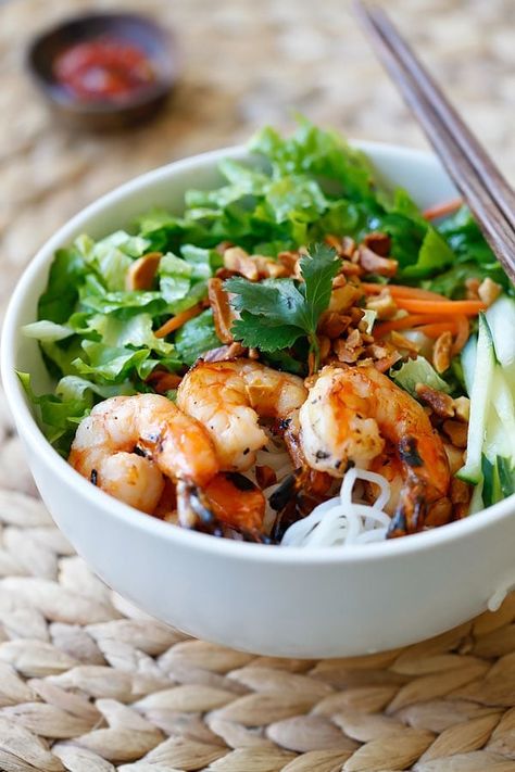 Vietnamese BBQ Shrimp Vermicelli or Bun Tom Heo Nuong is a delicious and healthy noodle dish with shrimp and lots of vegetables, served with a sauce | rasamalaysia.com Shrimp Vermicelli, Dish With Shrimp, Vietnamese Bbq, Meaty Appetizers, Vermicelli Recipes, Healthy Noodles, Recipes Shrimp, Bbq Shrimp, Noodle Dish