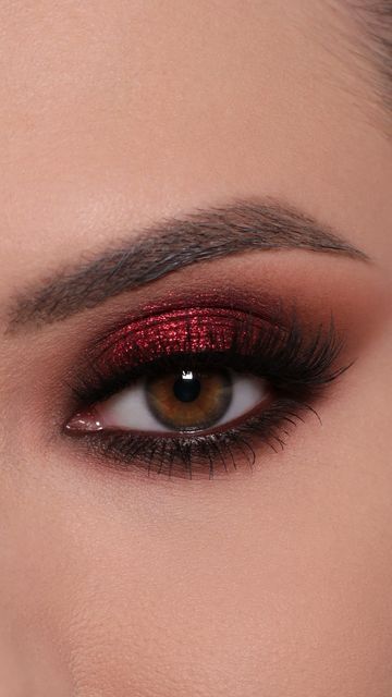 Smoky Black And Red Eye Makeup, Red Eyeshadow For Brown Eyes, Simple Black And Red Makeup Looks, Vampire Prom Makeup, Masquerade Ball Makeup Eye Make Up, Black Red Eyeshadow, Dark Red Prom Makeup, Red Theme Makeup, Red Black And Gold Makeup