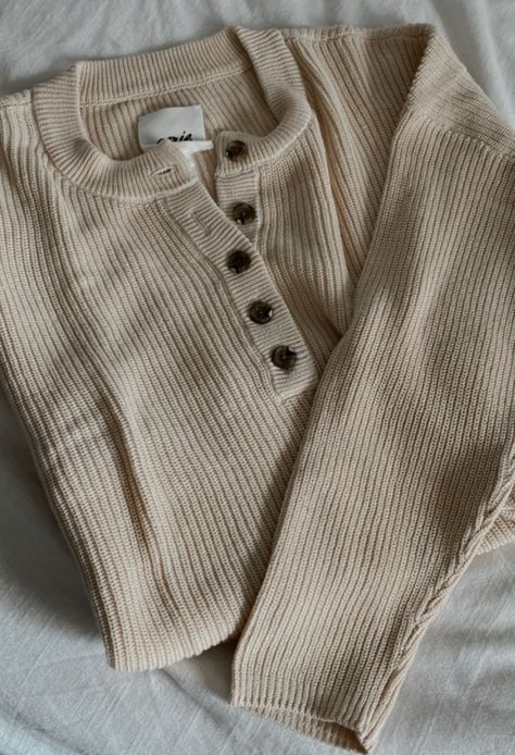 Spring Must Haves, Henley Sweater, Spring Sweater, Interview Outfit, Rainy Day Outfit, Fashion Spring, Fancy Outfits, Outfit Goals, Casual Dinner Outfit