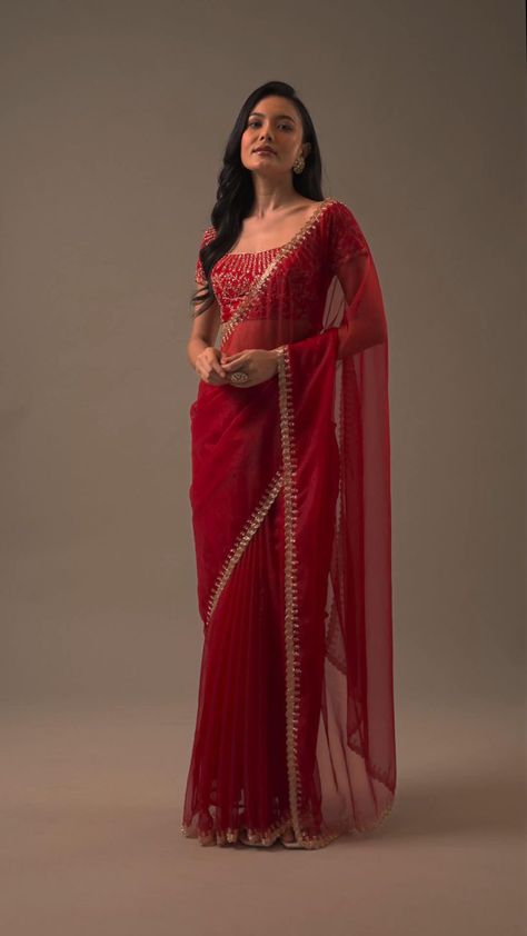 Red Saree Wedding, Red Saree Blouse, Red Sarees, Saree Wearing Styles, Simple Saree Designs, New Saree Blouse Designs, Fashionable Saree Blouse Designs, Fancy Sarees Party Wear, Desi Fashion Casual