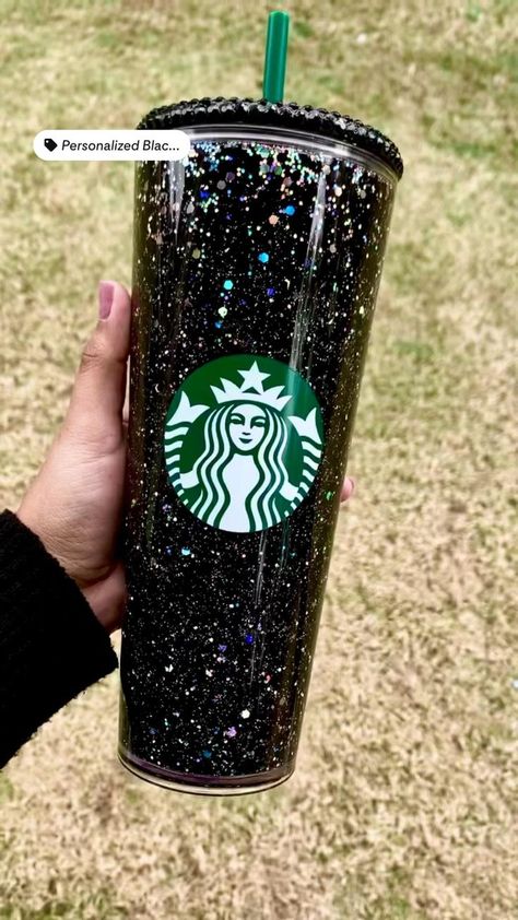 Starbucks Cup Design, Tumblr Cup, Starbucks Cup Art, Fancy Cup, Snowglobe Tumbler, Starbucks Diy, Rhinestone Cups, Disney Starbucks, Rhinestone Projects