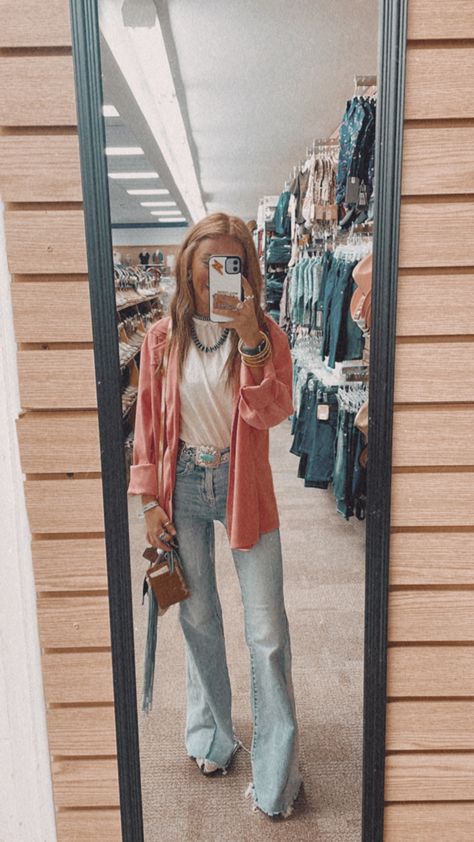 Flare Jeans Outfit Western Winter, Western Fall Outfits For School, Western Style Work Outfits, Fall Western Boho Outfits, Punchy Outfits For School, Western Layered Outfits, Thrifted Western Outfits, Western Buissnes Casual Outfits Woman, Vintage Western Aesthetic Outfits