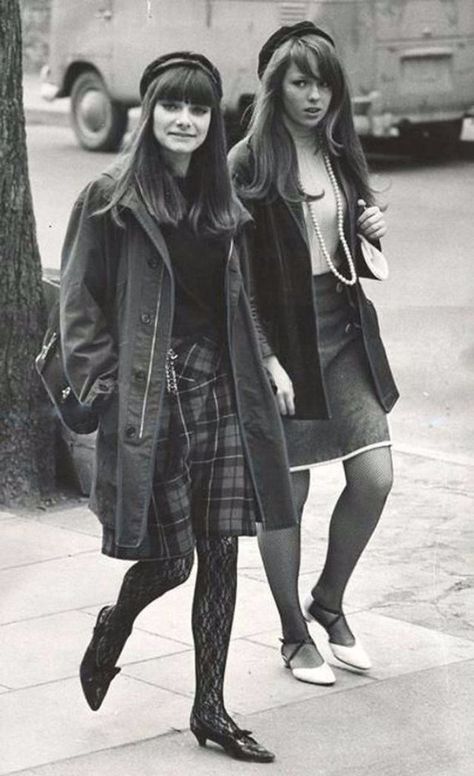 1960s Fashion | sally__ | Flickr 70s Mode, Historical Pics, 60’s Fashion, Fashion 60s, Swinging 60s, 60s 70s Fashion, Mod Girl, Fashion 90s, Fashion 1960s