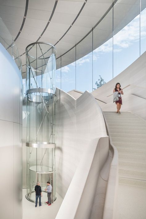 Cupertino California, Apple Park, Glass Lift, Elevator Design, Glass Elevator, Foster Partners, Norman Foster, Casa Patio, Park Pictures