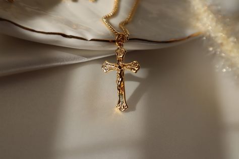 Gold Crucifix Cross Necklace - Today is your day to glam with MayaMore! _________________________________ This item is nickel-free and lead-free. This item is made of high-quality materials. _________________________________ P R O D U C T D E T A I L S Pendant Material: Brass Pendant Pray Rosary, Rosary Cross, Elegant Gift Wrapping, Crucifix Necklace, Gold Cross Necklace, Cross Chain, Jewelry Lookbook, Cross Jewelry, Cross Charms