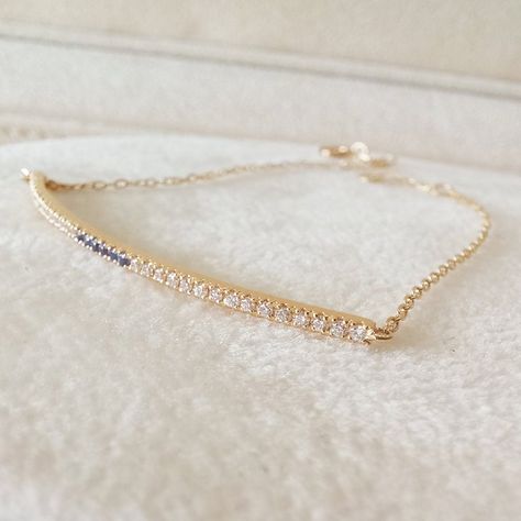 Delicate Diamond Bracelet, Diamond Bar Bracelet, Bracelet Minimal, April Birthstone Necklace, Pave Bracelet, Floating Necklace, Jewelry Advice, Bar Bracelet, September Wedding