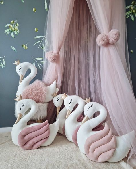 Our new! Swan pillow with velour wing (color of your choice) and gold or silver crown and beak. A pillow swan is a great gift for a baby shower, kids birthday or as nursery decor. 📏SIZES STAR 50 cm (19.69 inches) ✂️ MATHERIALS All our products is made of natural 100% ORGANIC fabric (velour Princess Nursery Theme, Princess Kids Room, Swan Pillow, Swan Nursery Decor, Swan Nursery, Luxury Baby Room, Princess Pillow, Ballerina Nursery, Princess Nursery