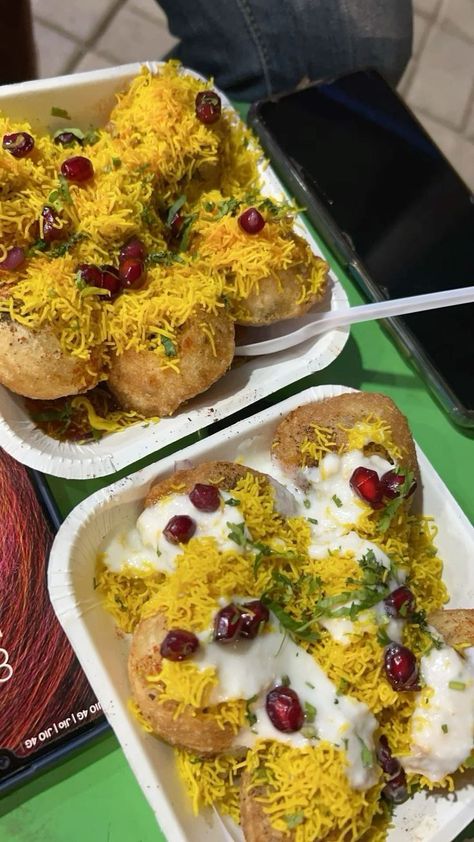 Indian Street Food Snapchat, Yummy Food Pictures Aesthetic, Cooking Aesthetic Indian, Indian Food Pics, Indian Food Snapchat, Indian Food Aesthics, Street Food Snapchat, Street Food Pictures, Food Items Indian