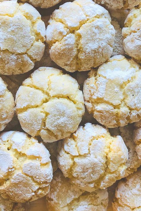 Easy Lemon Biscuits, Lemon Biscuits Cookies, Biscuits Recipes Easy, Easy Bake Dessert Recipes, Afternoon Tea Cakes Recipes, Italian Biscuits Recipes, Biscuit Traybake, Lemon Biscuits Recipe, Easy Bake Biscuits