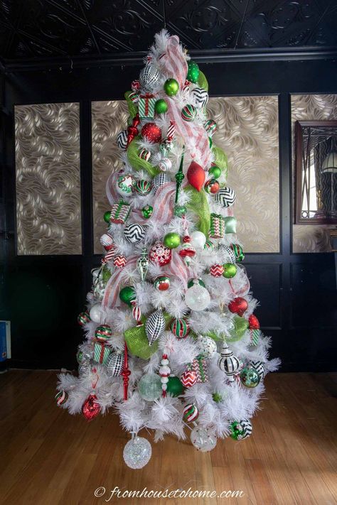 White Grinch Christmas tree with most of the ornaments on it White Grinch Christmas Tree, Grinch Tree Topper, A Grinch Christmas, Grinch Christmas Tree Topper, Whoville Christmas Decorations, Mickey Mouse Christmas Tree, Christmas Tree With Ornaments, Diy Grinch, Grinch Tree