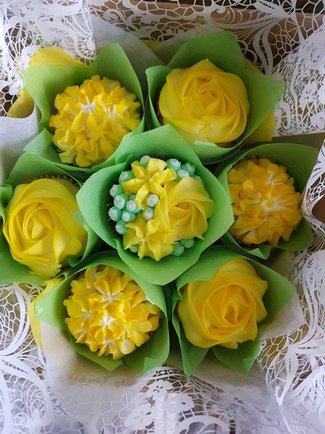 Yellow cupcake bouquet Rose Cupcake Bouquet, Rose Cupcake, Yellow Cupcakes, Cupcake Bouquets, Rose Cupcakes, Cupcake Bouquet, Yellow Roses, Yellow Rose, Bouquets