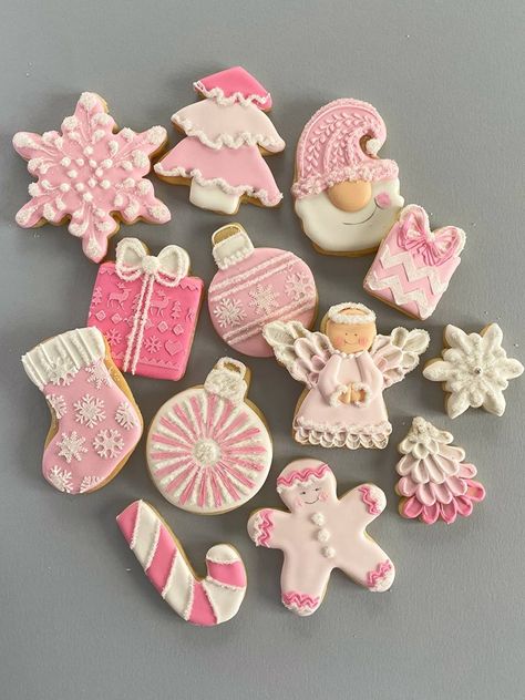 Coquette Christmas Cookies, Cute Cookies Christmas, Preppy Christmas Cookies, Aesthetic Christmas Cookies Decorated, Christmas Aesthetic Recipes, Pink Winter Wonderland Baby Shower Cookies, Pink Christmas Tree Cookies, Cute Decorated Christmas Cookies, Iced Cookie Designs