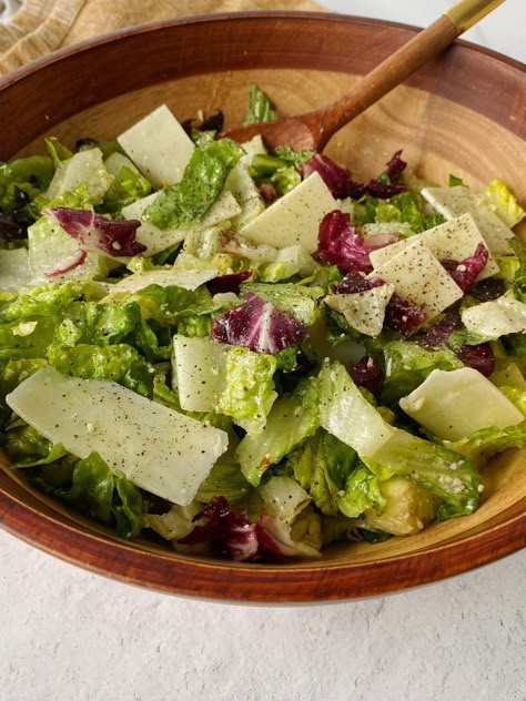 Simple Dinner Salad Recipes, Parmesan Lemon Salad, Light Side Salad, Salad To Go With Pizza, Italian Side Salad, Lemon Parmesan Salad, Lemon Vinegarette, Simple Side Salad, Parmesan Salad