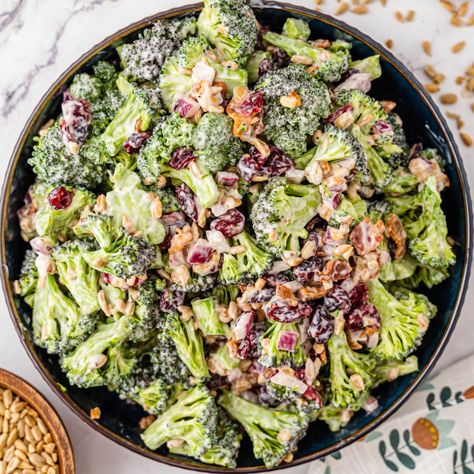 This refreshing Broccoli Salad with Cranberries is a super simple and delicious side-dish that will impress your family and guests. Cranberry Broccoli Salad, Broccoli Cranberry Salad, Craisins Recipes, Brócoli Salad, Raw Broccoli Salad, Pork Dry Rubs, Broccoli Salad With Cranberries, Pine Nuts Salad, Salad With Cranberries