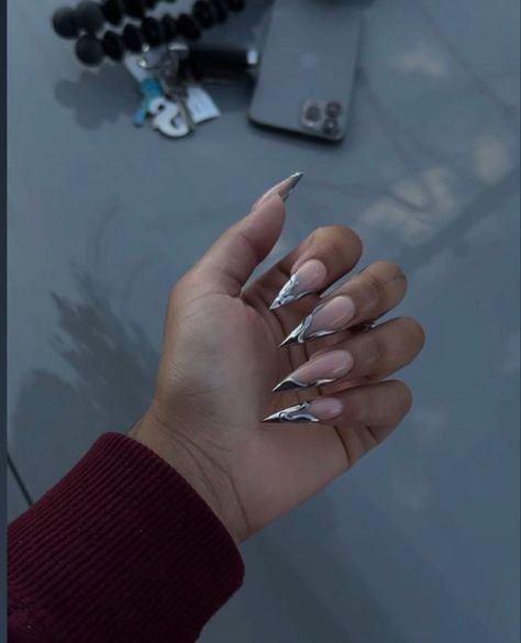 Simple Stilleto Acrylic Nails, Chrome Stiletto Nails Designs, Medium Stilleto Nails Design, Stiletto Chrome Nails, Medium Stiletto Acrylic Nails, Stiletto Nails Chrome, Almond Nails Chrome, Chrome Stiletto Nails, Nail Designs Trending Now