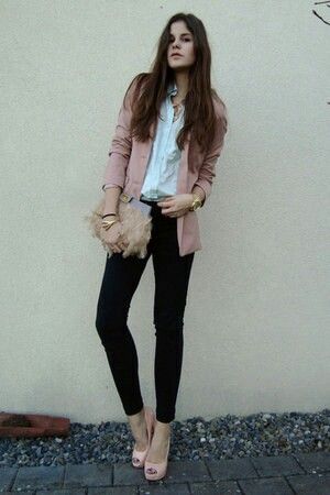 Black Jeans Outfit Casual, Pink Heels Outfit, Pink Blazers, Light Pink Heels, Light Pink Blazers, Light Blazer, Baggy Tops, Blue Shirts, Spring Work Outfits