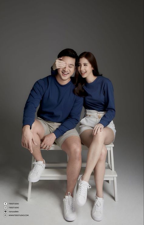 Outfit For Couple Photoshoot, Korean Prewedding Photoshoot, Couple Post Ideas Studio, Couple Self Photoshoot Poses, Korean Self Photo Studio Pose, Couple Pose Photoshoot, Selfphoto Studio Ideas, Studio Poses For Couples, Couple Pose Studio