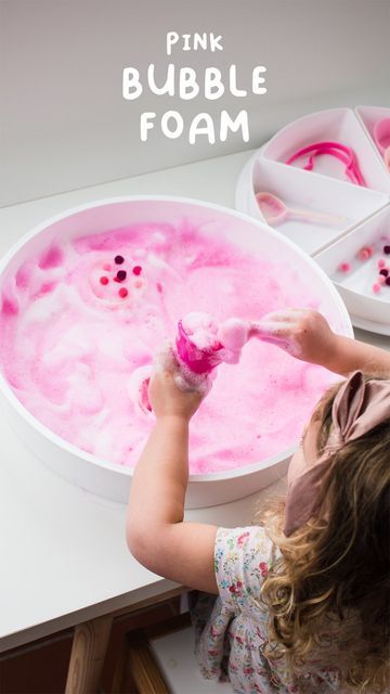 Inspire My Play ® on Instagram: "PINK BUBBLE FOAM . Save this one for some Valentine’s themed sensory play next month! 💕 . Bubble foam is such an easy activity to set up but such a fun alternative to regular water play! We got a good hour of independent play out of this! . 1. To make bubble foam place 1/2 cup of tear-free bubble bath in a bowl with 1 cup of water. You can use dish soap instead but just be aware this may sting their eyes if they rub them. . 2. Add a few drops of pink food colour Valentine Sensory, Bubble Play, Bubble Activities, Outdoor Activities For Toddlers, Bubble Foam, Color Of The Week, October Activities, Toddler Outdoor, Pink Food