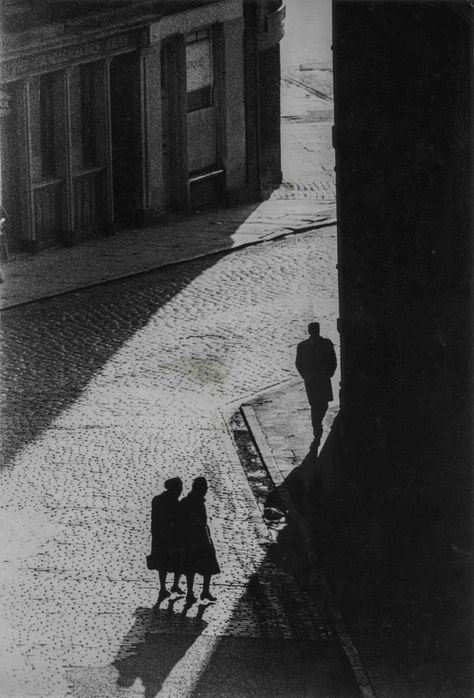 Unseen Photos of Edinburgh Hidden in Shoeboxes Since the 1960s | PetaPixel Unseen Photography, Eugene Atget, British Journal Of Photography, A Level Photography, Robert Frank, Robert Doisneau, Henri Cartier Bresson, Popular Photography, Public Speaker