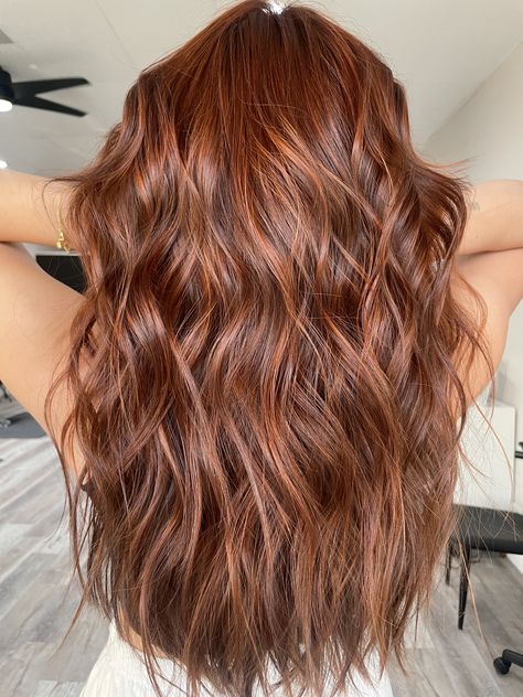 Homecoming Hairstyles For Brown Hair, Natural Red And Brown Hair, Auburn Hair Dye Ideas, Natural Auburn Hair With Lowlights, Lowlights On Auburn Hair, Long Auburn Hair With Highlights, Highlights On Red Hair Natural, Ginger With Brown Lowlights, Red Highlights In Auburn Hair