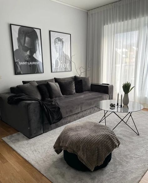 Cozy Minimalist Decoration: +30 Inspirations For You to Transform Your Home Dark Gray Couch Aesthetic, Sofa Aesthetic Dark, House Decor Black And Grey, Living Room Decor Dark Sofa, Black Couch Living Room Modern, Black Grey Living Room Ideas, Grey And Black Apartment Decor, Grey Couch Black Rug, Black And Grey Living Room Ideas Cozy