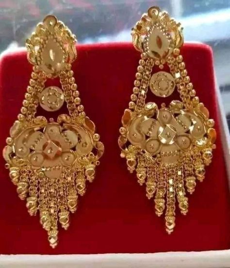 Best Jewellery Design, Unique Gold Jewelry Designs, Stylish Lady, Perhiasan India, New Gold Jewellery Designs, Gold Earrings Models, Gold Earrings Wedding, Bridal Jewellery Design, Fancy Jewellery Designs