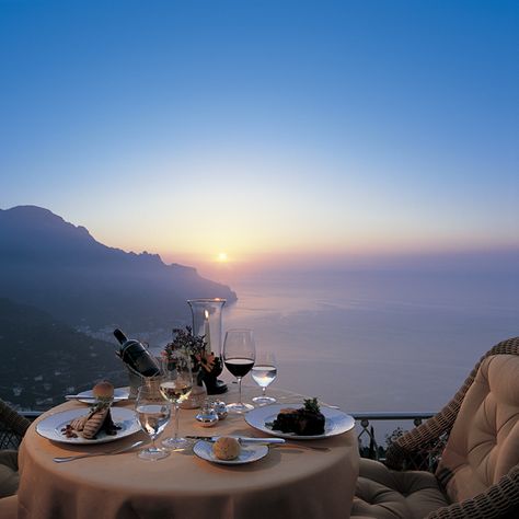 World's Best Restaurant Views: Hotel Caruso; Ravello, Italy…YES PLEASE! Dinner With A View, Food With A View, Best Restaurants In The World, Restaurant With View, Amazing Views, Dinner In Italy, Beautiful Restaurants, Italy Hotel, Best Restaurants