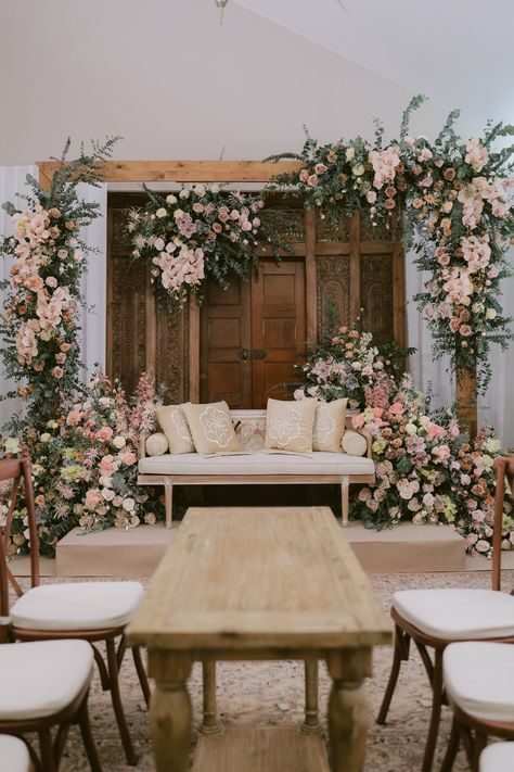 Wedding Dais Pelamin, Weeding Stages, Pelamin Outdoor, Rustic Wedding Background, Rustic Wedding Stage, Solemnisation Decor, Dais Wedding, Engagement Background Decoration, Wedding Dais