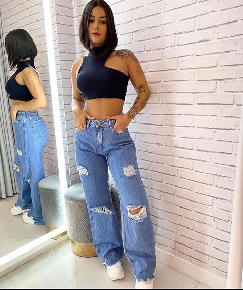 Oi, mana! ❤️ on Instagram: “Cropped Steff R$28,00 Tecido poliamida (estica) Recorte na manga Tamanho único . . #cropped #golaalta #elasvestematelier #modastreet…” Spring Fits, Nike Fashion, Corset Top, Concert Outfit, Ripped Jean, Cortes De Cabello Corto, Ideias Fashion, Mom Jeans, Fashion Looks